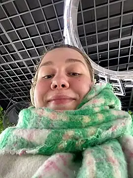 Snapshot of SuzieMurray chatting on 03.18.25 SuzieMurray online show from 03.18.25