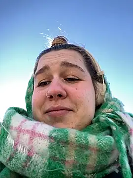 Snapshot of SuzieMurray chatting on 03.22.25 SuzieMurray online show from 03.22.25