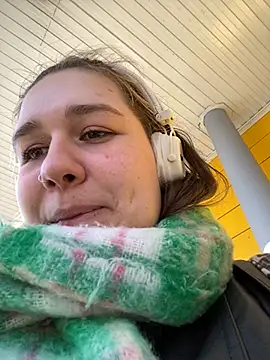 Snapshot of SuzieMurray chatting on 03.22.25 SuzieMurray online show from 03.22.25