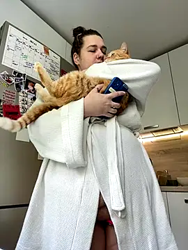 Snapshot of SuzieMurray chatting on 09.12.25 SuzieMurray online show from 09.12.25