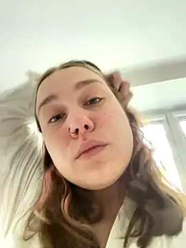 Snapshot of SuzieMurray chatting on 09.15.25 SuzieMurray online show from 09.15.25