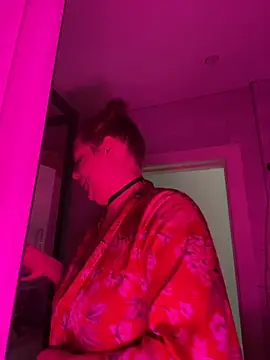 Snapshot of SuzieMurray chatting on 09.16.25 SuzieMurray online show from 09.16.25