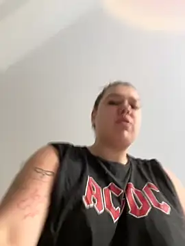 Snapshot of SuzieMurray chatting on 09.27.25 SuzieMurray online show from 09.27.25