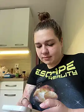 Snapshot of SuzieMurray chatting on 10.01.25 SuzieMurray online show from 10.01.25