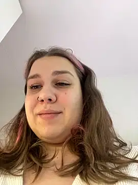 Snapshot of SuzieMurray chatting on 10.02.25 SuzieMurray online show from 10.02.25