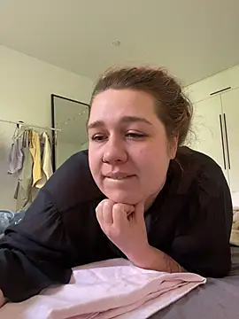 Snapshot of SuzieMurray chatting on 10.08.25 SuzieMurray online show from 10.08.25