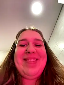 Snapshot of SuzieMurray chatting on 10.20.25 SuzieMurray online show from 10.20.25