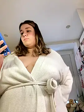 Snapshot of SuzieMurray chatting on 11.07.25 SuzieMurray online show from 11.07.25