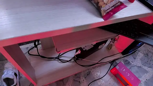 anniemayerx  online show from 01.23.25