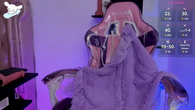 Snapshot of AlexaFoxy18 chatting on 10.04.25 AlexaFoxy18 online show from 10.04.25