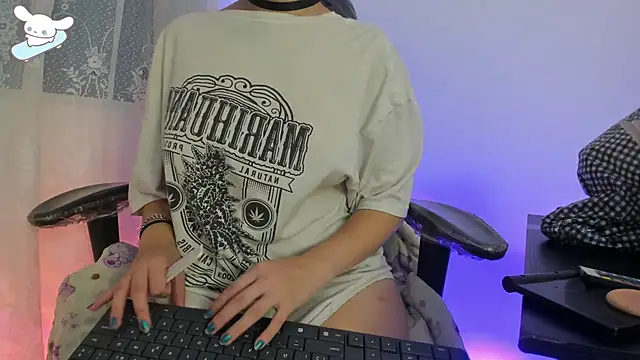 Snapshot of AlexaFoxy18 chatting on 10.16.25 AlexaFoxy18 online show from 10.16.25