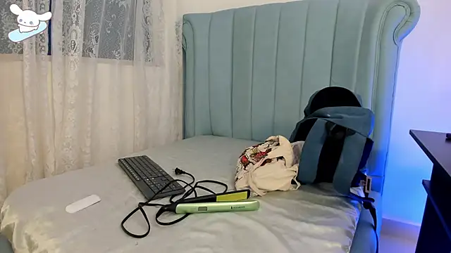 Snapshot of AlexaFoxy18 chatting on 11.06.25 AlexaFoxy18 online show from 11.06.25