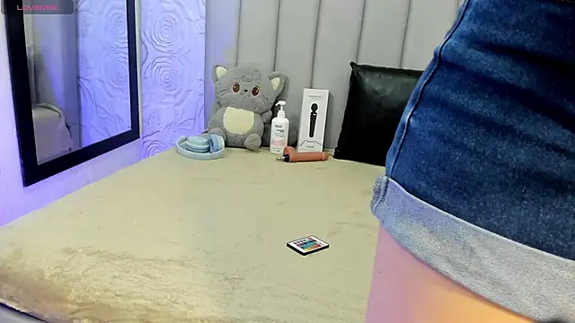 AlexaFoxy18 online show from 04.18.26