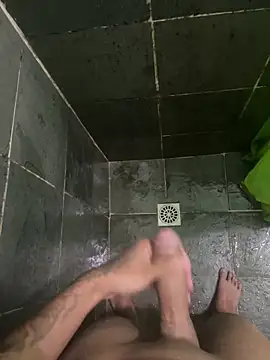 Snapshot of gzn01 chatting on 10.16.25 gzn01 online show from 10.16.25