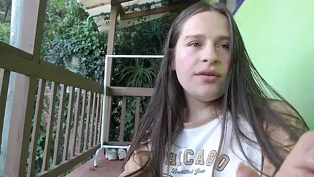 Snapshot of Serenity chatting on 10.02.25 Serenity online show from 10.02.25