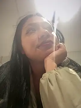 Im Little online show from 10.12.25