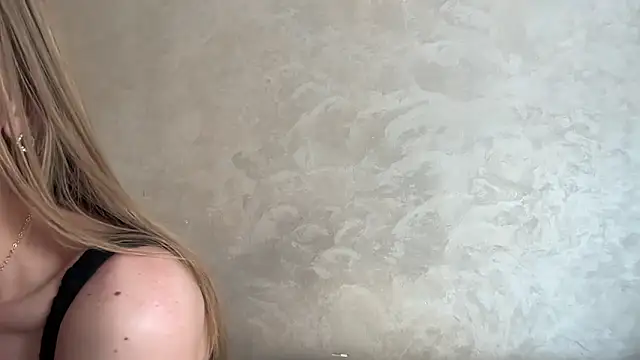 Snapshot of CaitlinaJayne23 chatting on 05.16.26 CaitlinaJayne23 online show from 05.16.26
