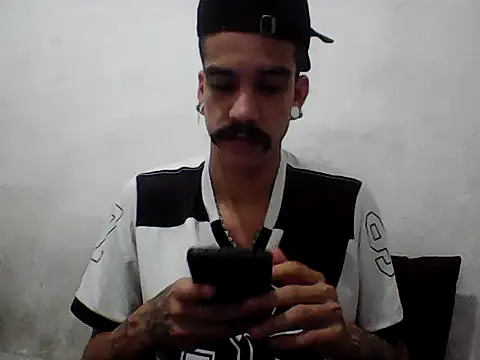 Snapshot of gatobranco001 chatting on 06.16.26 gatobranco001 online show from 06.16.26