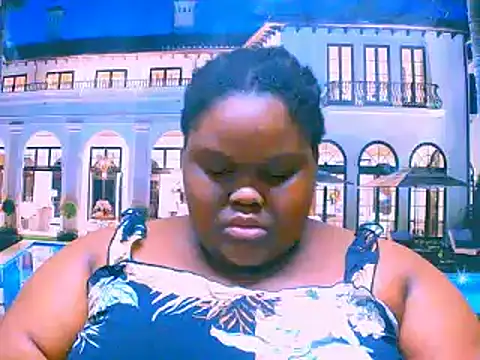 Snapshot of EbonyHotBuns chatting on 10.07.25 EbonyHotBuns online show from 10.07.25