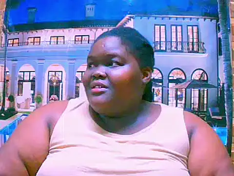 Snapshot of EbonyHotBuns chatting on 10.12.25 EbonyHotBuns online show from 10.12.25