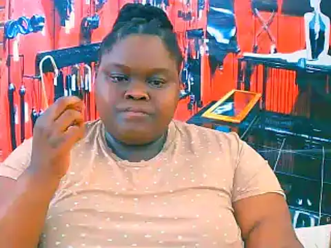 Snapshot of EbonyHotBuns chatting on 11.06.25 EbonyHotBuns online show from 11.06.25