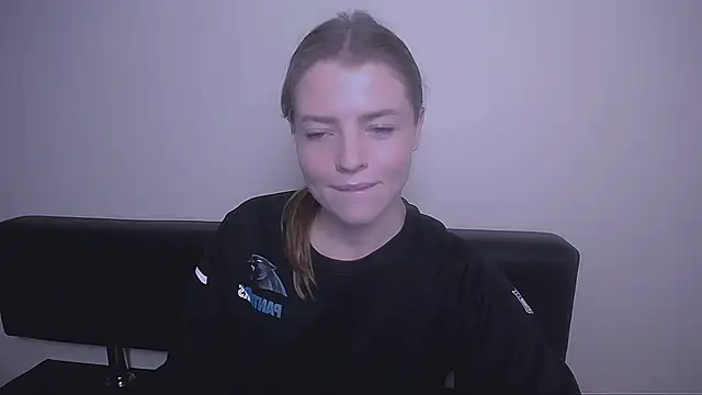 Snapshot of MissOliviaa_ chatting on 12.03.24 MissOliviaa  online show from 12.03.24