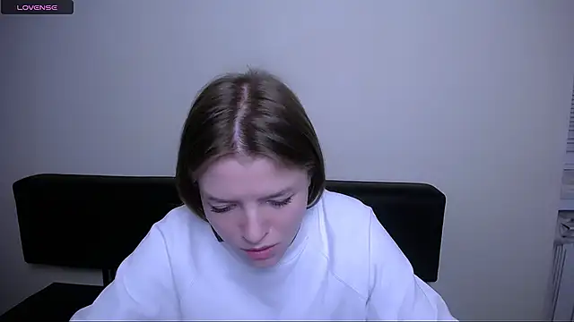 Snapshot of MissOliviaa_ chatting on 12.10.24 MissOliviaa  online show from 12.10.24