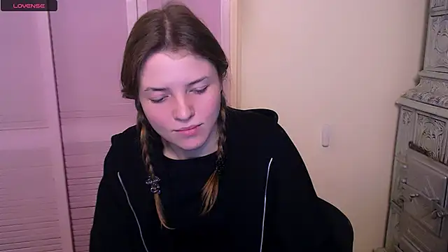 Snapshot of MissOliviaa_ chatting on 12.21.24 MissOliviaa  online show from 12.21.24