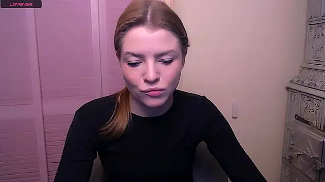 Snapshot of MissOliviaa_ chatting on 12.22.24 MissOliviaa  online show from 12.22.24