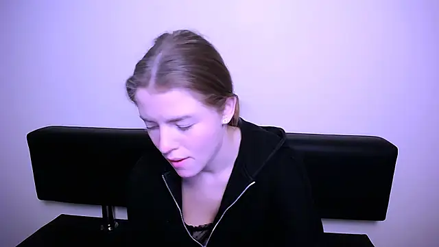 Snapshot of MissOliviaa_ chatting on 01.31.25 MissOliviaa  online show from 01.31.25