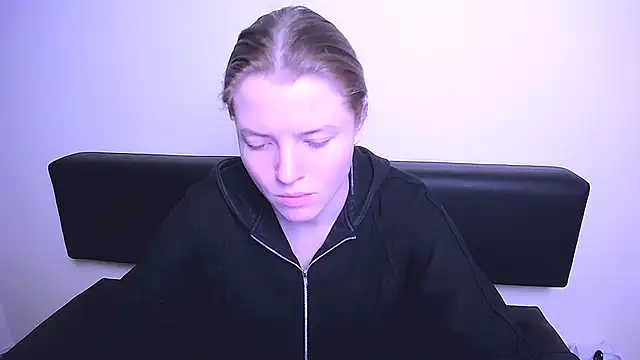 Snapshot of MissOliviaa_ chatting on 02.04.25 MissOliviaa  online show from 02.04.25