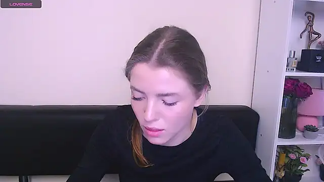 Snapshot of MissOliviaa_ chatting on 02.14.25 MissOliviaa  online show from 02.14.25