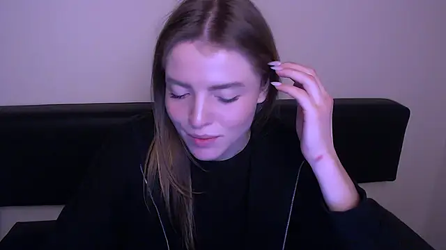 Snapshot of MissOliviaa_ chatting on 02.21.25 MissOliviaa  online show from 02.21.25