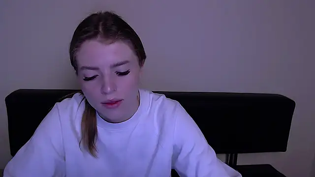 Snapshot of MissOliviaa_ chatting on 03.05.25 MissOliviaa  online show from 03.05.25