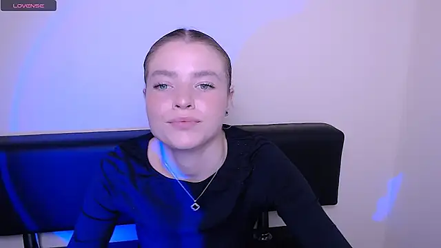 Snapshot of MissOliviaa_ chatting on 10.28.25 MissOliviaa  online show from 10.28.25