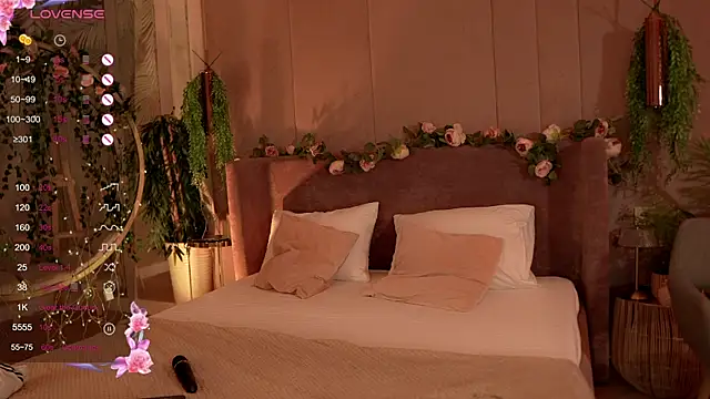 Smiley Mia online show from 10.10.25