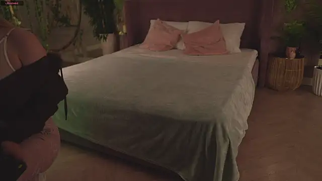 Smiley Mia online show from 11.10.25