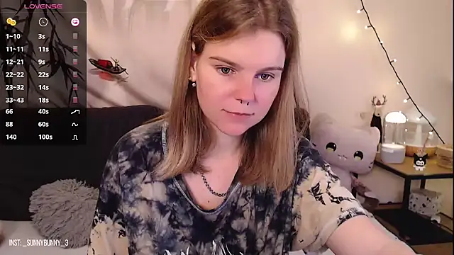 Snapshot of Moona_xx chatting on 12.08.24 Moona xx online show from 12.08.24