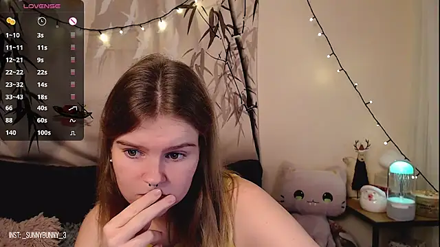 Snapshot of Moona_xx chatting on 12.17.24 Moona xx online show from 12.17.24