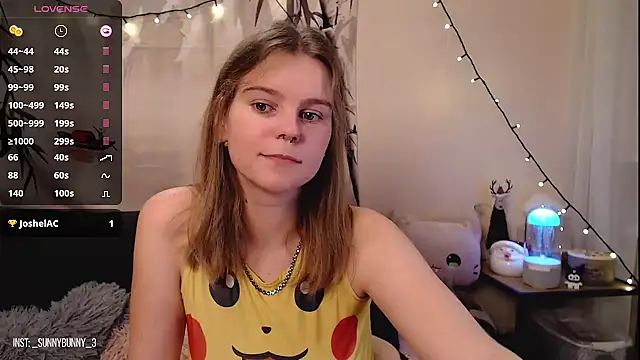 Snapshot of Moona_xx chatting on 12.22.24 Moona xx online show from 12.22.24