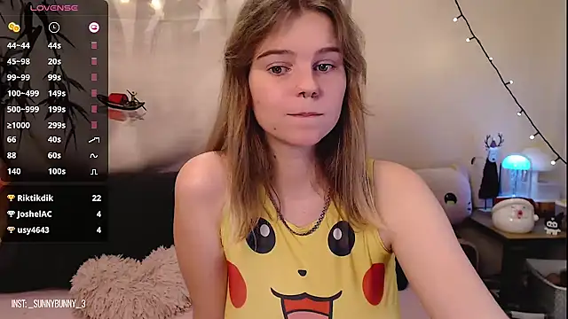 Snapshot of Moona_xx chatting on 12.26.24 Moona xx online show from 12.26.24