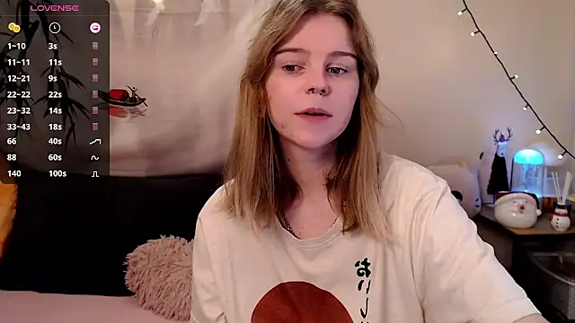 Snapshot of Moona_xx chatting on 12.27.24 Moona xx online show from 12.27.24