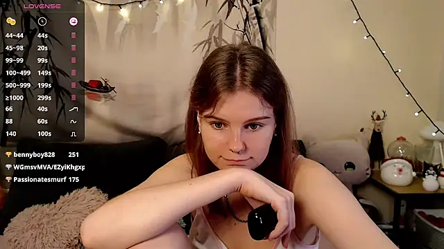 Snapshot of Moona_xx chatting on 01.04.25 Moona xx online show from 01.04.25