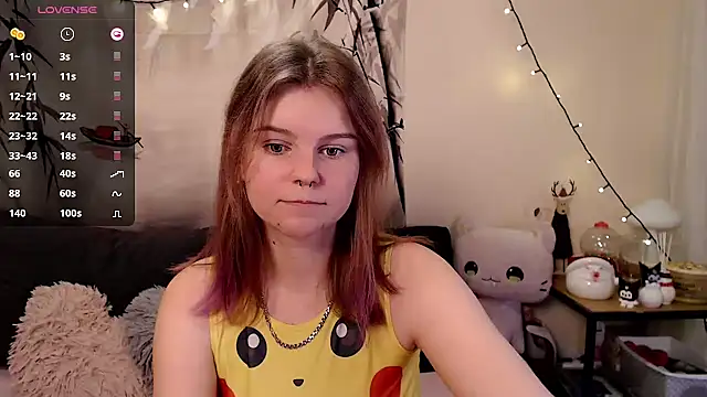 Snapshot of Moona_xx chatting on 01.05.25 Moona xx online show from 01.05.25