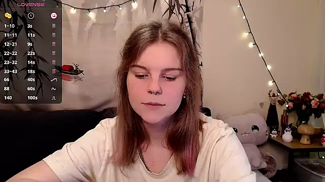 Snapshot of Moona_xx chatting on 01.18.25 Moona xx online show from 01.18.25