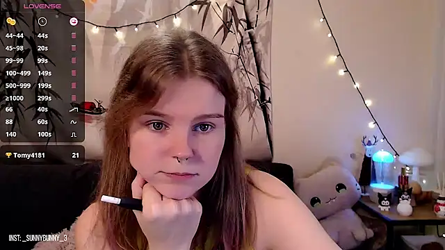 Snapshot of Moona_xx chatting on 01.26.25 Moona xx online show from 01.26.25