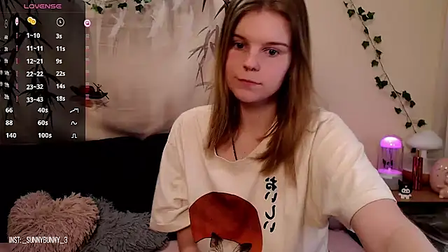 Snapshot of Moona_xx chatting on 03.10.25 Moona xx online show from 03.10.25