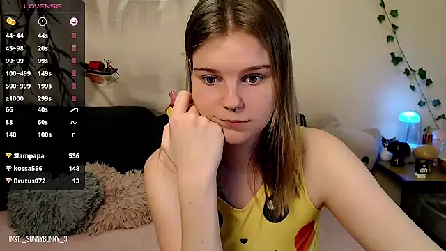 Snapshot of Moona_xx chatting on 03.12.25 Moona xx online show from 03.12.25