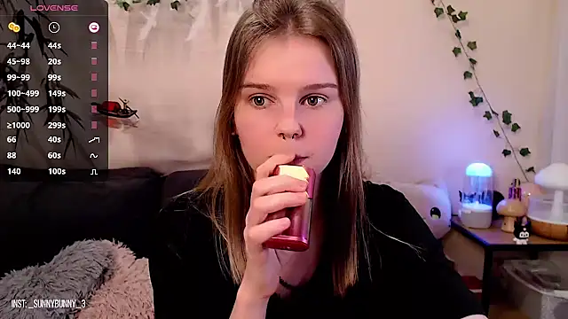 Snapshot of Moona_xx chatting on 03.15.25 Moona xx online show from 03.15.25