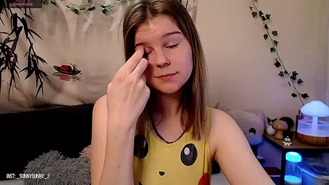 Snapshot of Moona_xx chatting on 03.16.25 Moona xx online show from 03.16.25